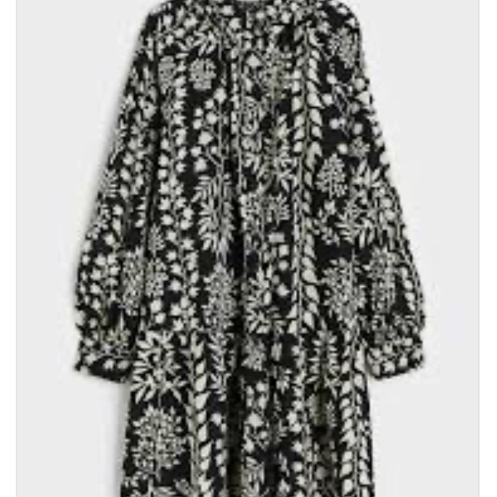 H&M Black and White Patterned Long Sleeve Dress